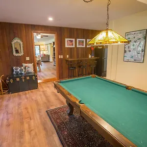 Hale Mauna Loa Upper Level With Shared Hot Tub , Volcano USA